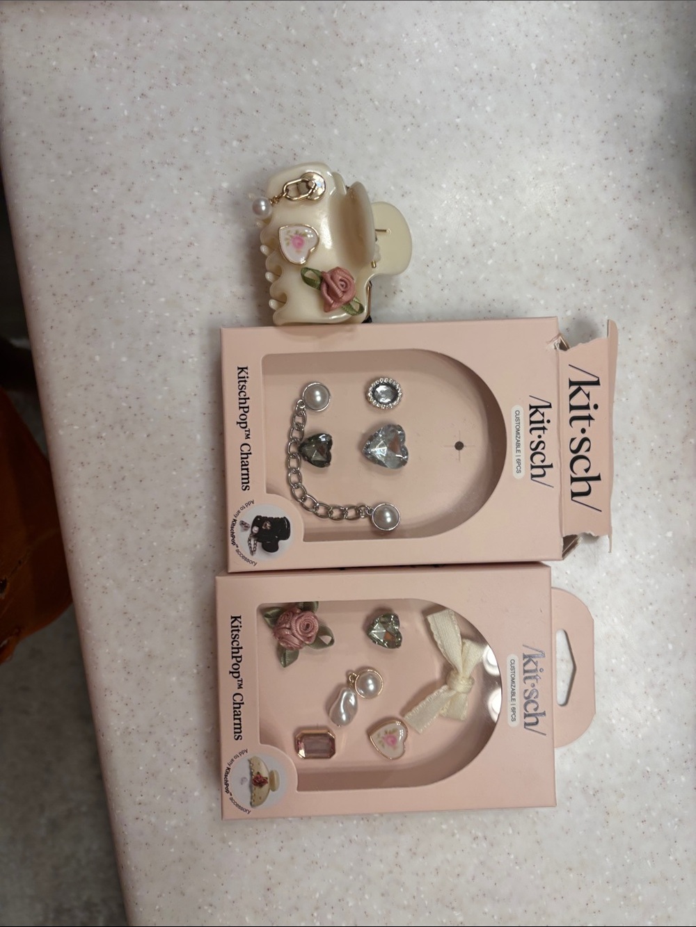 Kitsch hair claw clip with customizable kitsch pop charms